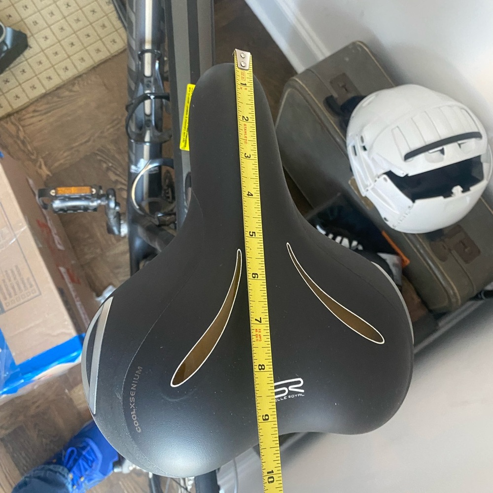 Specialized Matte Black Performance Bike - Picture 5 of 12